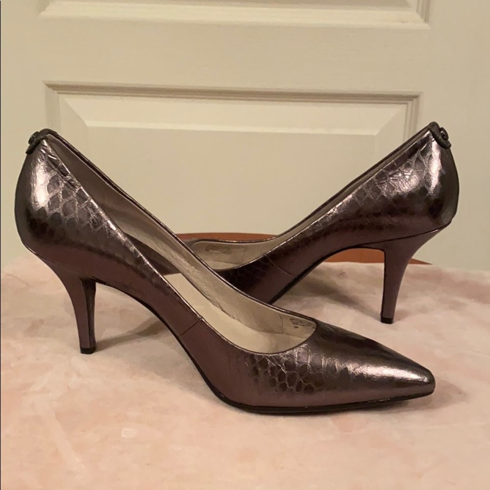 MICHAEL KORS Metallic Pumps